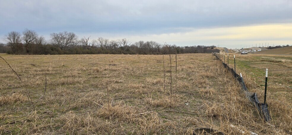 More Photos Of TBD Interstate 35 Frontage Road, Sanger Land For Lease
