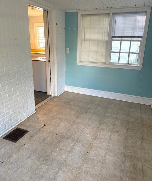 More Photos Of 202 W Chatham St, Apex Office For Sale