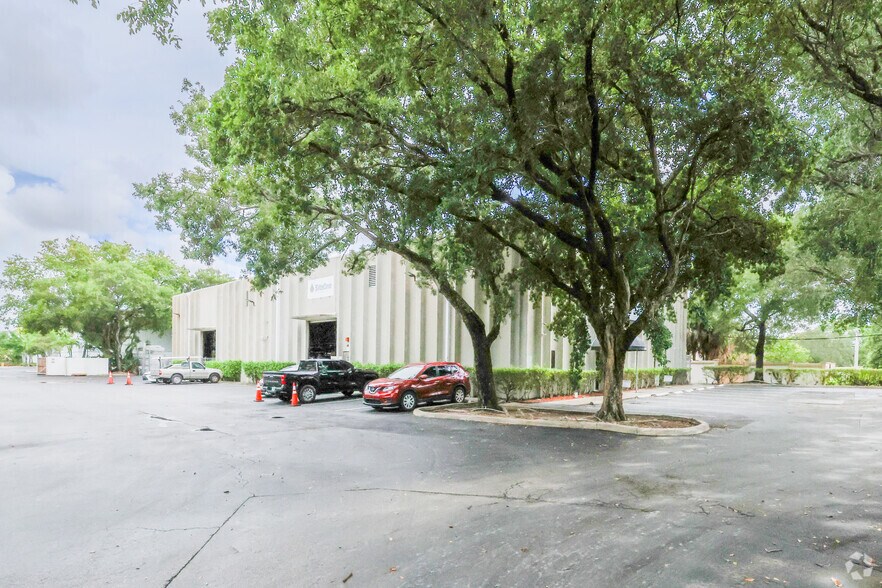 Primary Photo Of 1701 NW 33rd St, Pompano Beach Warehouse For Lease