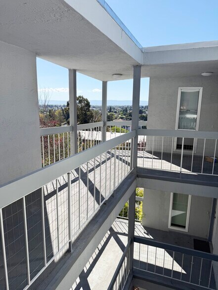 More Photos Of 944 Fletcher Ln, Hayward Apartments For Sale