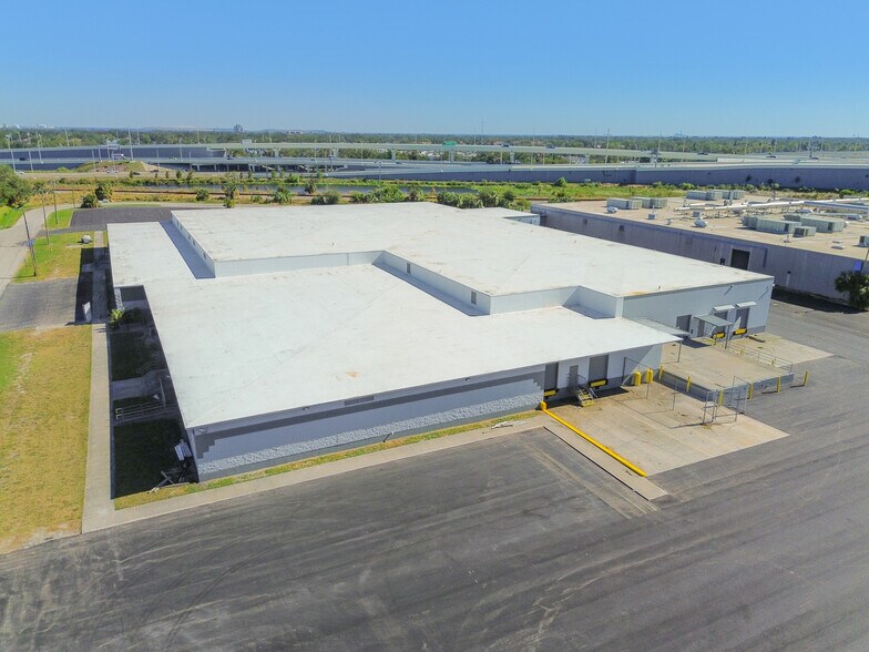 More Photos Of 3900 W Coachman Ave, Tampa Warehouse For Lease