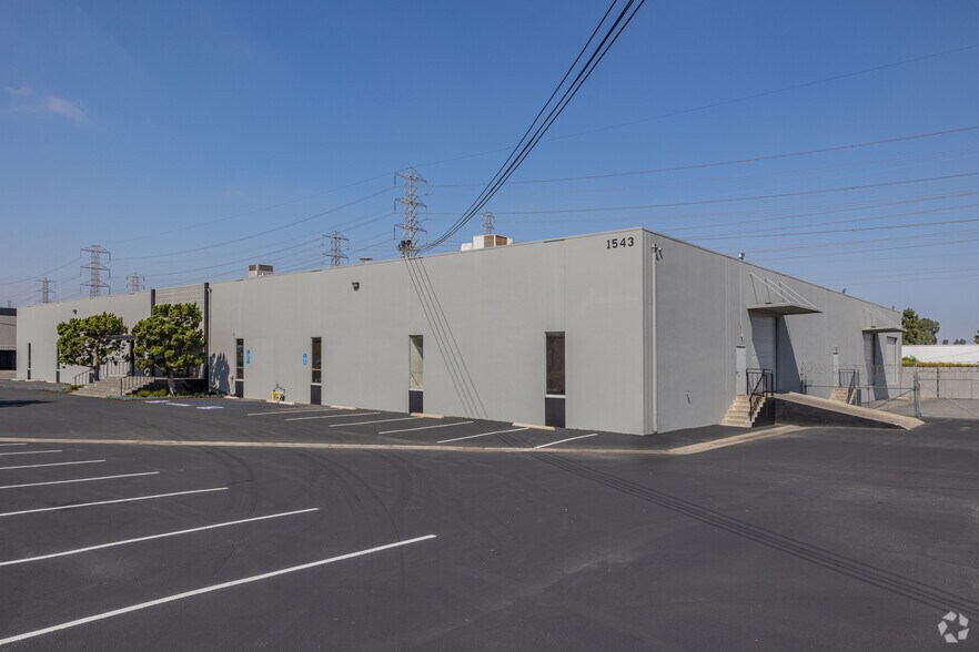 More Photos Of 1543 S State College Blvd, Anaheim Warehouse For Lease