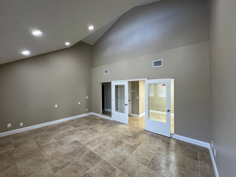 More Photos Of 1705 Colonial Blvd, Fort Myers Medical For Lease