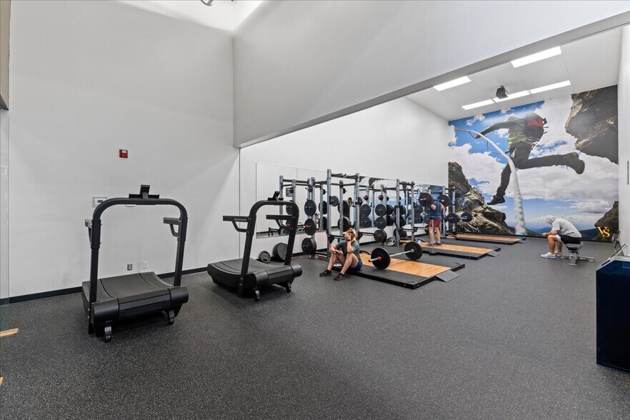 More Photos Of 801 E Parkcenter Blvd, Boise Health Club For Sale