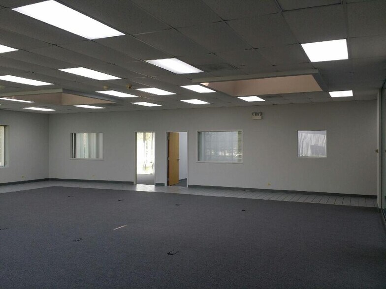More Photos Of 345 Richert Rd, Wood Dale Warehouse For Lease