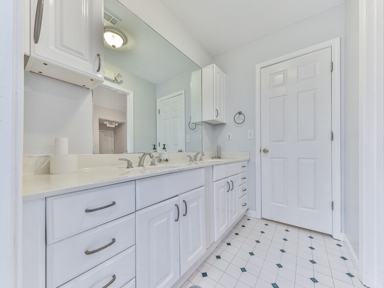 More Photos Of 3605 Shallowford Rd, Marietta Healthcare For Sale