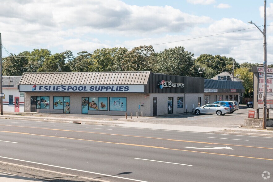 More Photos Of 646 Route 112, Patchogue Unknown For Lease