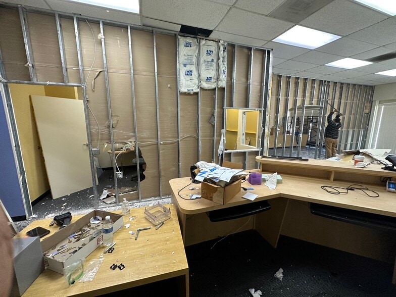 More Photos Of 1318-1332 Wilshire Blvd, Santa Monica Storefront For Lease