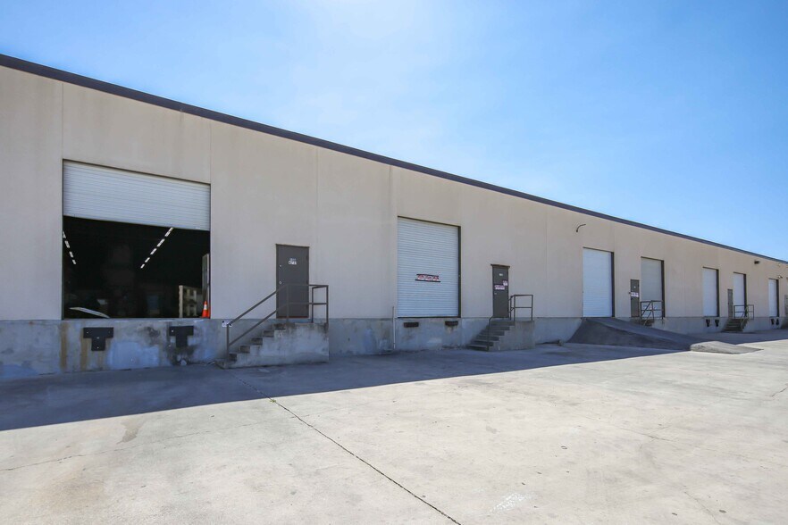 More Photos Of 4727-4751 Center Park Blvd, San Antonio Manufacturing For Lease