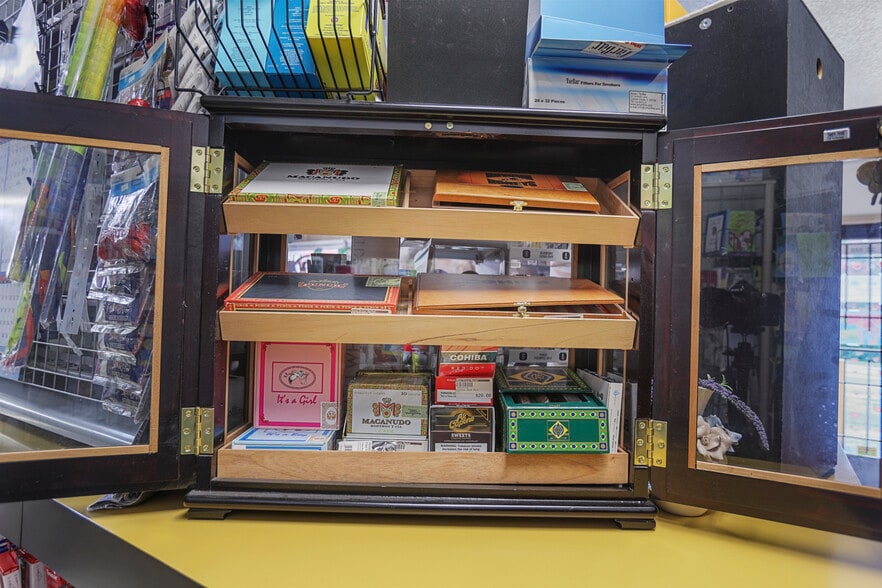 More Photos Of 31815 E Historic Columbia RI Hwy, Troutdale Convenience Store For Sale