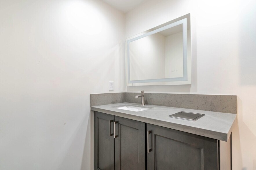 More Photos Of 11635-11637 Tuxford St, Sun Valley Warehouse For Sale