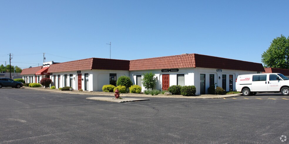 More Photos Of 25 N Canfield Niles Rd, Youngstown Loft Creative Space For Lease