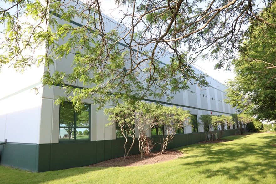 More Photos Of 1400 Crispin Dr, Elgin Warehouse For Lease