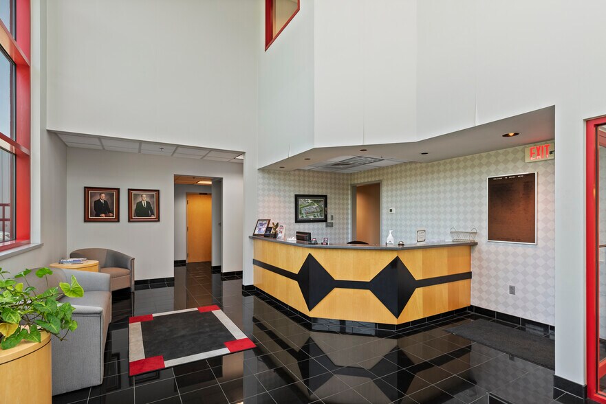 More Photos Of 1514 Commerce Ave, Carlisle Light Distribution For Lease