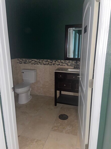 More Photos Of 7602 S Staples St, Corpus Christi Storefront Retail Office For Sale