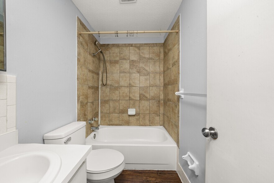 More Photos Of 1000 S Lake Anoka Blvd, Avon Park Multifamily For Sale