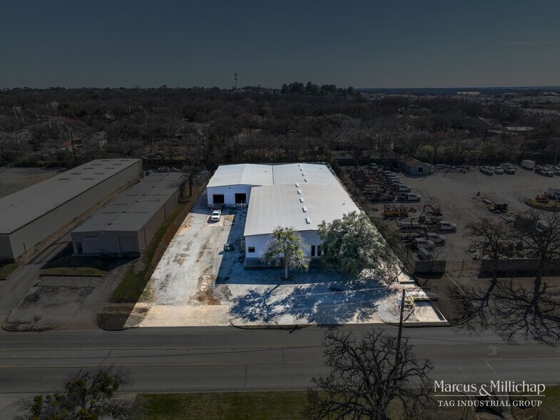 More Photos Of 1020 Shady Oaks Dr, Denton Warehouse For Sale