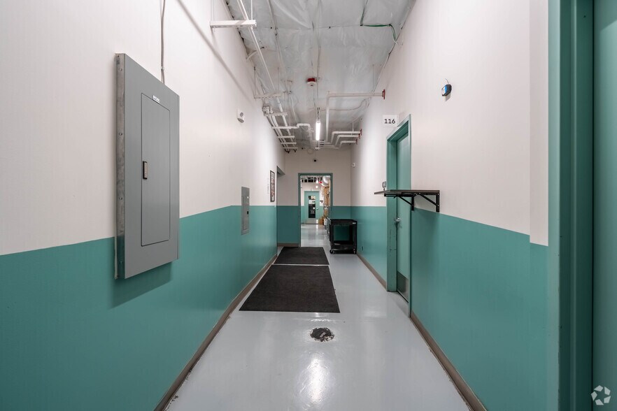 More Photos Of 5600 Roosevelt Way, Seattle Freestanding For Lease