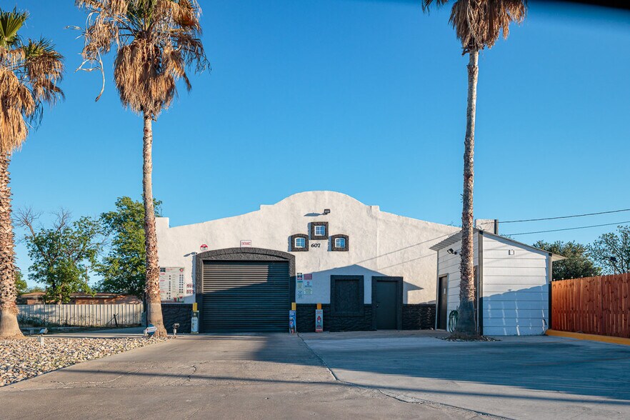 More Photos Of 607 W Gibbs St, Del Rio General Retail For Sale