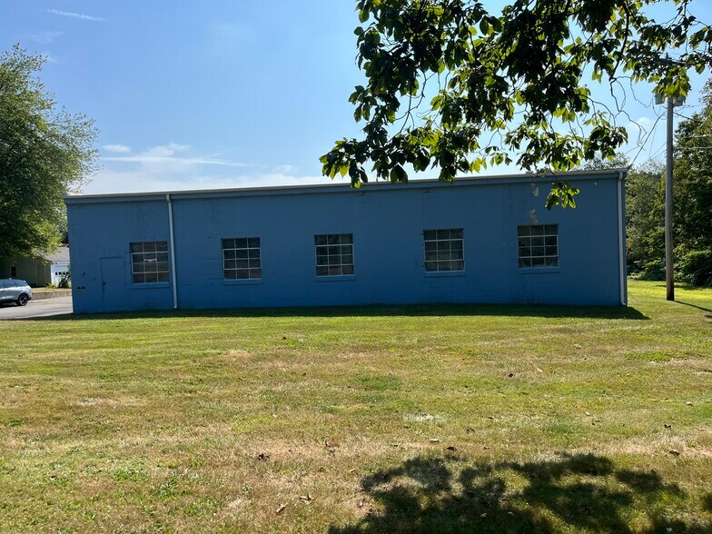 Primary Photo Of 644 Amity Rd, Bethany Industrial For Lease