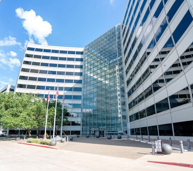 More Photos Of 2425 West Loop South, Houston Office For Lease