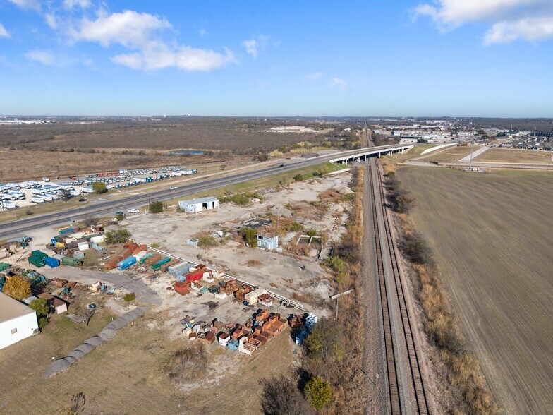 More Photos Of 3024 N Main St, Cleburne Warehouse For Sale