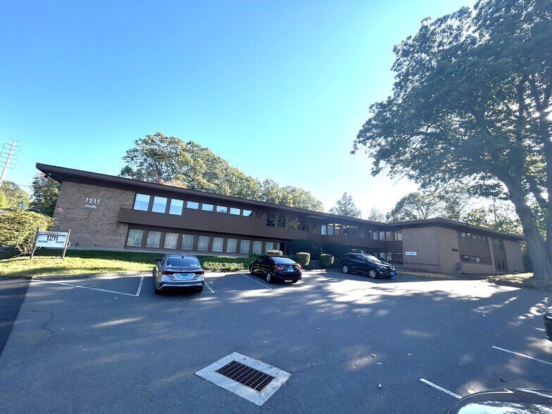 Primary Photo Of 1211 W Main St, Waterbury Medical For Lease