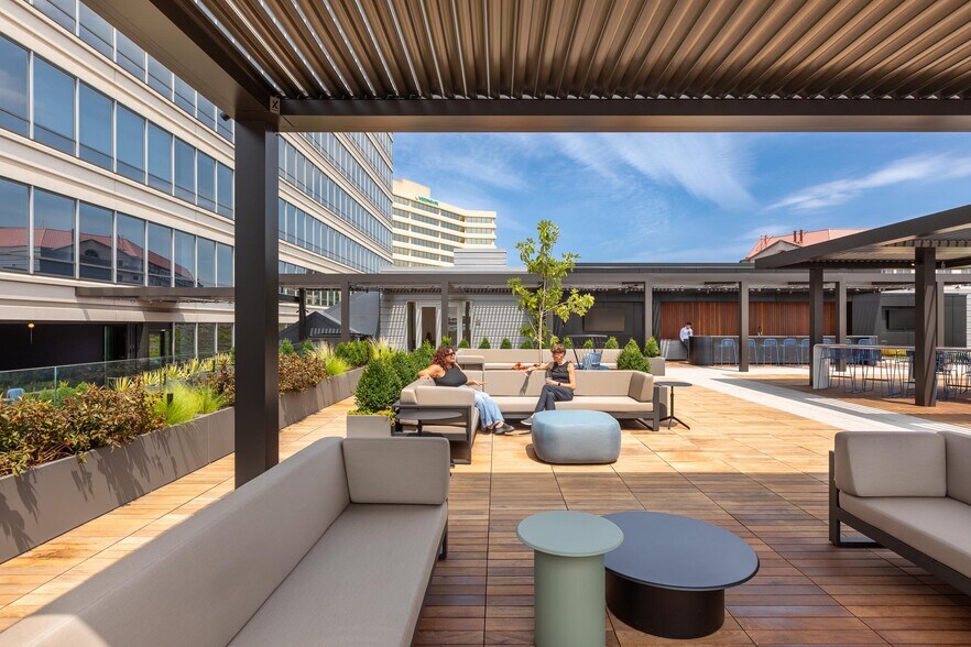 More Photos Of 5404 Wisconsin Ave, Chevy Chase Office For Lease