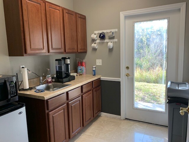 More Photos Of 6922 Linebaugh Ave, Tampa Medical For Lease
