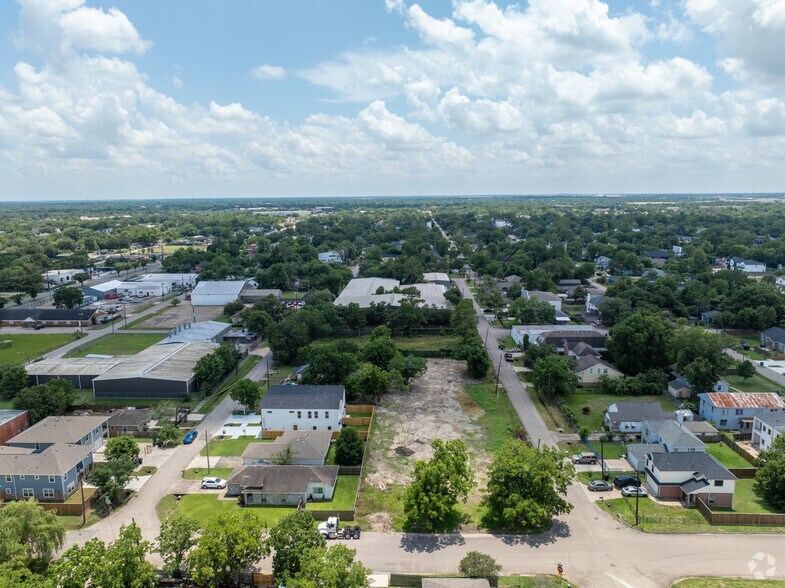 More Photos Of 6501 Goforth St, Houston Warehouse For Lease