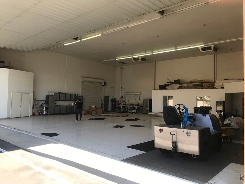 More Photos Of 145 E Reno Ave, Las Vegas Airplane Hangar For Sale