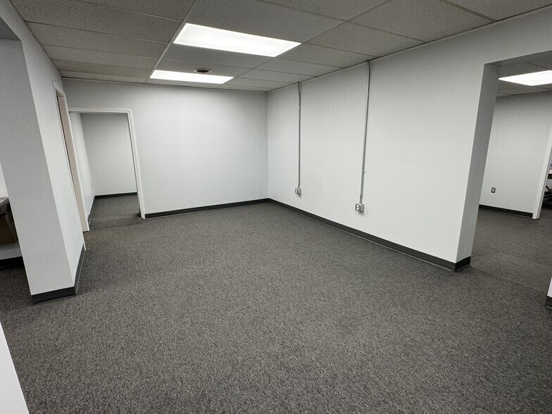 More Photos Of 1101 5th Ave, Coraopolis Office For Lease