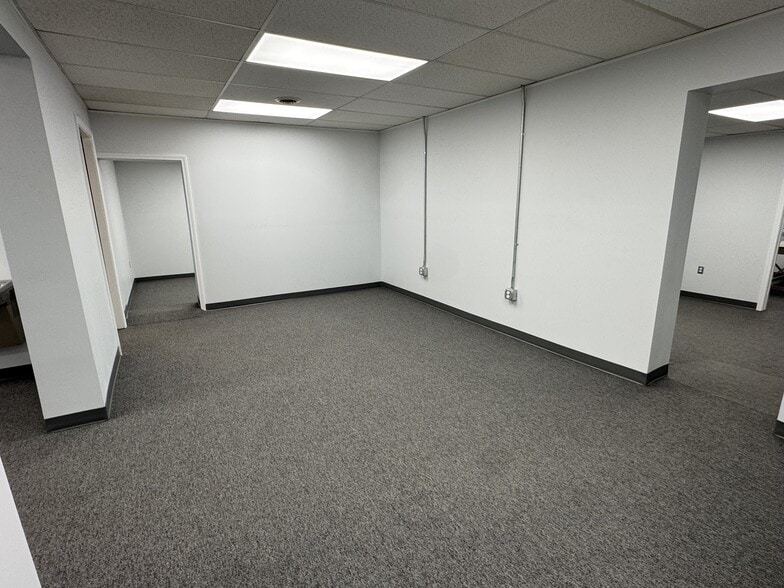 More Photos Of 1101 5th Ave, Coraopolis Office For Sale