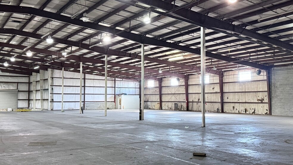 More Photos Of 306 Rogers St, Barnesville Warehouse For Sale