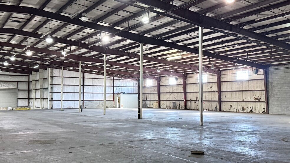 More Photos Of 308 Rogers St, Barnesville Warehouse For Sale