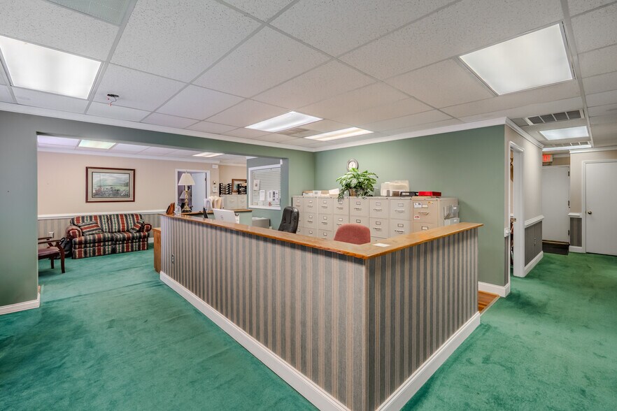 More Photos Of 215 N Pleasantburg Dr, Greenville Office For Sale