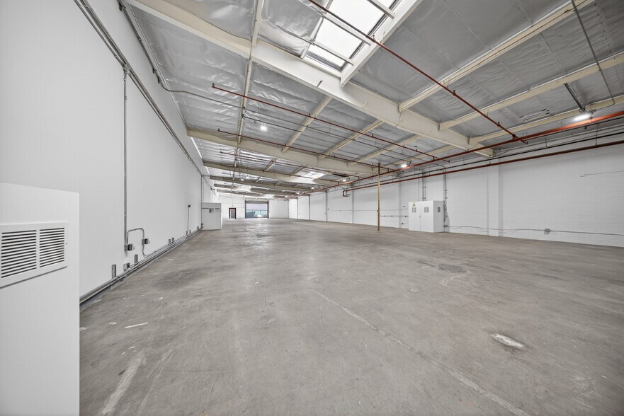 More Photos Of 7666 Clybourn Ave, Sun Valley Light Manufacturing For Lease