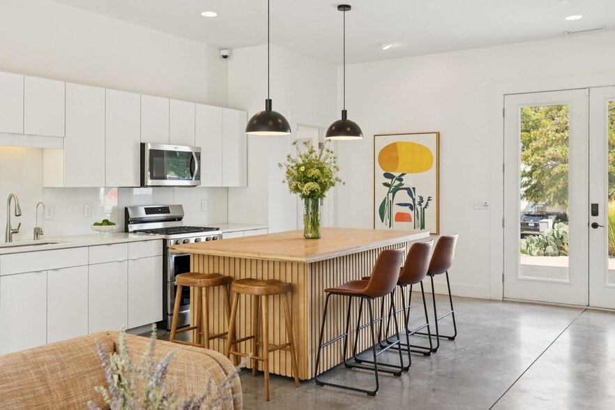 More Photos Of 2517 White Ave, Nashville Office Residential For Sale