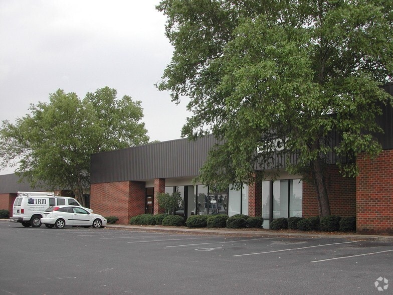 More Photos Of 335 Sherwee Dr, Raleigh Flex For Lease