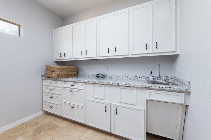 More Photos Of 103 Thousand Oaks Blvd, Georgetown Medical For Lease