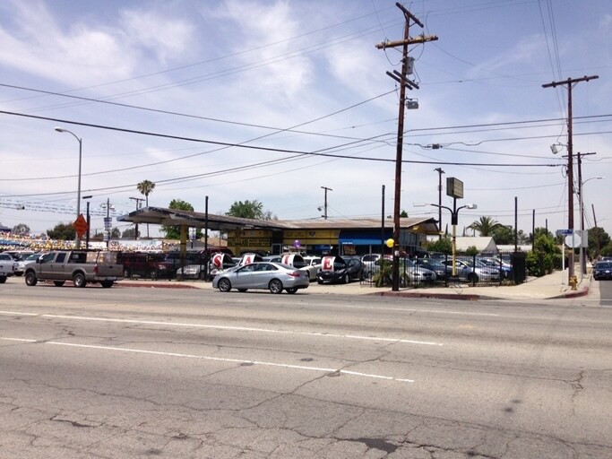 More Photos Of 13235 Osborne St, Arleta Auto Dealership For Lease