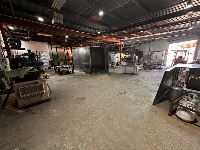 More Photos Of 1525 Magoffin Ave, El Paso Warehouse For Sale