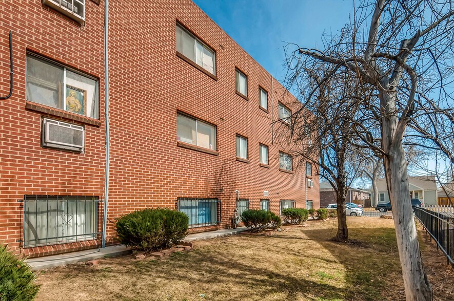 More Photos Of 1695 Clinton St, Aurora Apartments For Sale