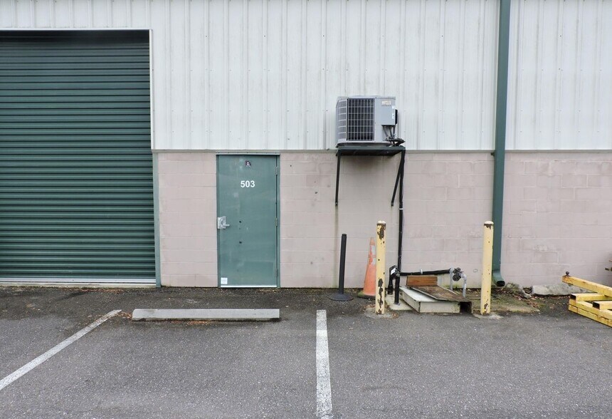 More Photos Of 1635 Farm Way, Middleburg Warehouse For Sale