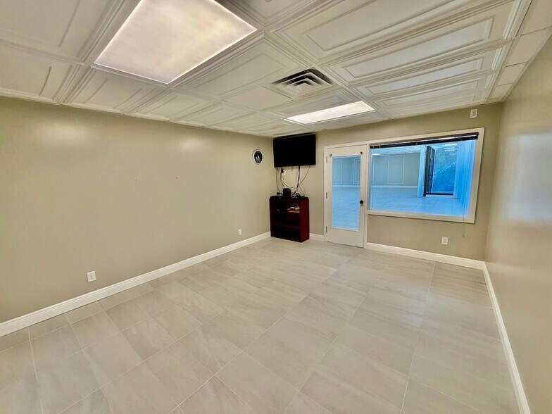 More Photos Of 2455 Stanley Ave, Dayton Auto Dealership For Sale