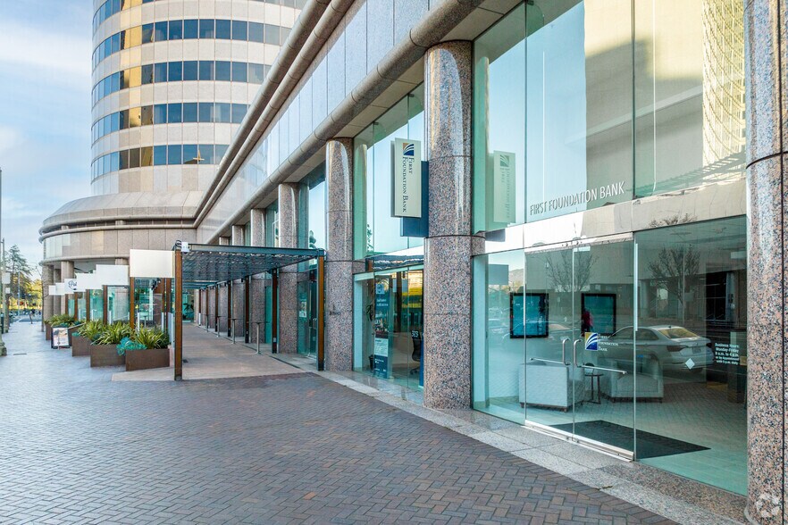 More Photos Of 1999 Harrison St, Oakland Office For Lease