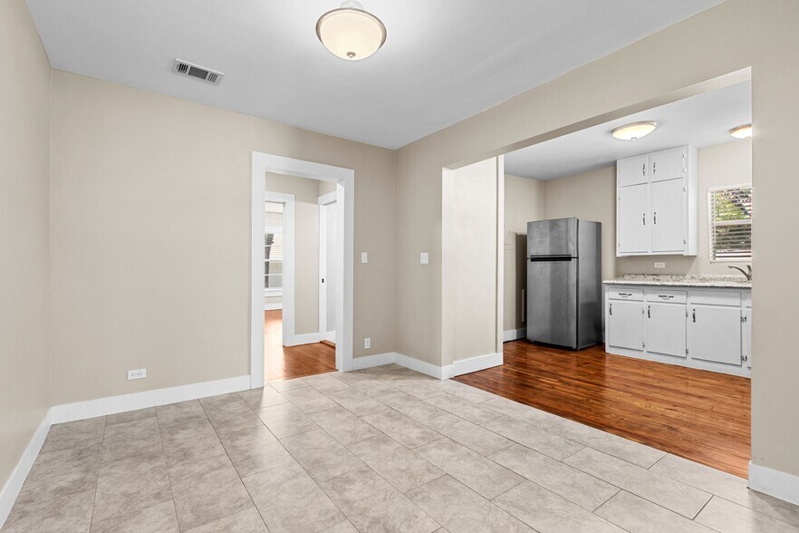 More Photos Of 409 E Austin St, Bellville Apartments For Sale