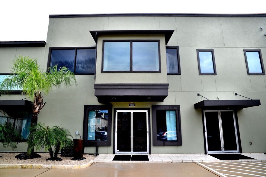 More Photos Of 5721 Winsome Ln, Houston Freestanding For Sale