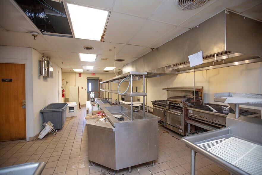 More Photos Of 600 S Main St, Elkhart Office For Lease