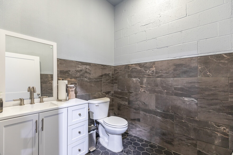 More Photos Of 509 S Treadaway Blvd, Abilene Flex For Sale
